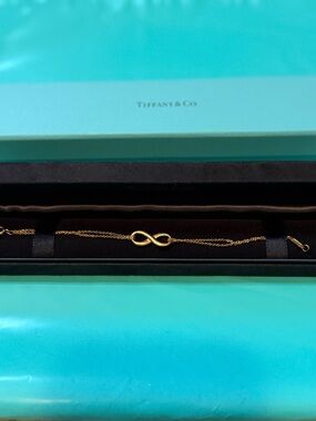Tiffany & Co. Gold Infinity Necklace - 18k Yellow carat Gold (real gold)
